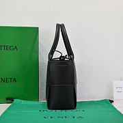 Bottega Veneta Arco Tote Bag In Black - 3