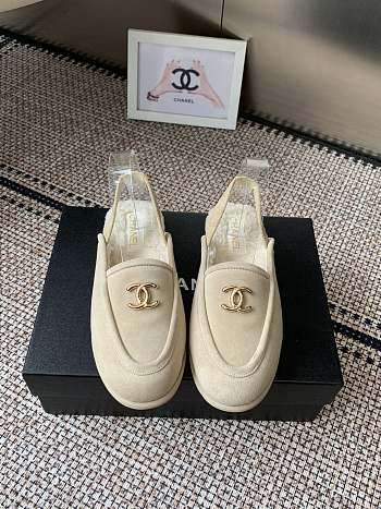 CHANEL | fall/winter fur sandals 01