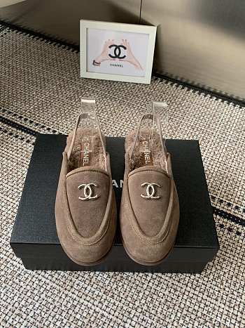 CHANEL | fall/winter fur sandals 02