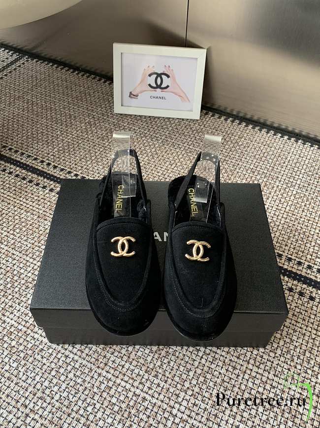 CHANEL | fall/winter fur sandals 06 - 1