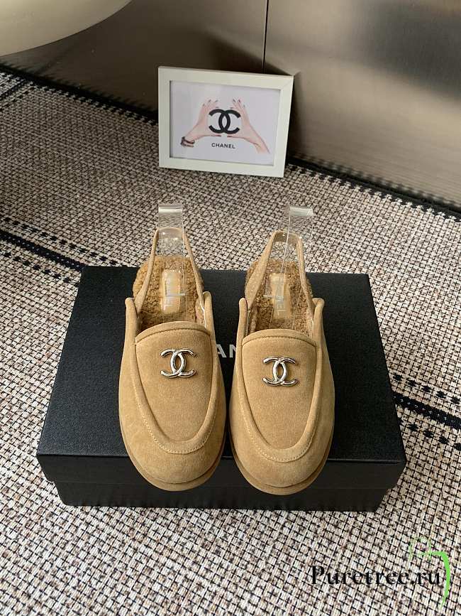 CHANEL | fall/winter fur sandals 07 - 1