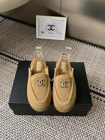 CHANEL | fall/winter fur sandals 07