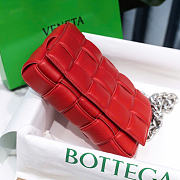 Bottega Veneta Chain Cassette leather crossbody bag in red - 5