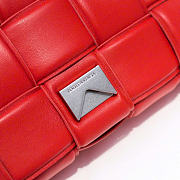 Bottega Veneta Chain Cassette leather crossbody bag in red - 2
