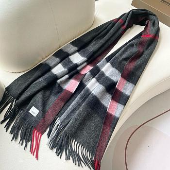BURBERRY | Winter Plaid Cashmere Scarf With Tassel 02