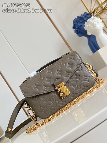 LOUIS VUITTON | Métis East West Pouch Khaki