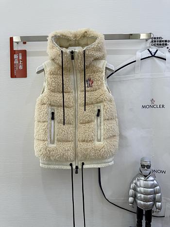 MONCLER | Classic Teddy Hooded Casual Down Vest In Beige