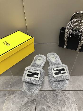 FENDI | Lady Wool Slippers 02