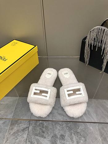 FENDI | Lady Wool Slippers 04