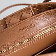 BOTTEGA VENETA | Small Andiamo suede top-handle bag amber - 5