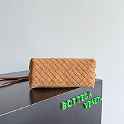 BOTTEGA VENETA | Small Andiamo suede top-handle bag amber - 3