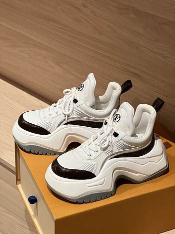 LOUIS VUITTON | Thick-soled height-increasing sneakers 01