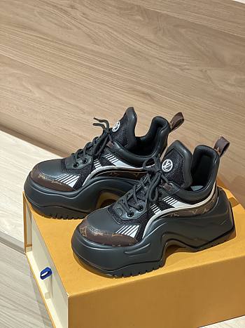 LOUIS VUITTON | Thick-soled height-increasing sneakers 02