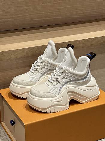 LOUIS VUITTON | Thick-soled height-increasing sneakers 04