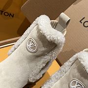 LOUIS VUITTON | V Winter runway-style wool Chelsea and ankle boots beige - 3