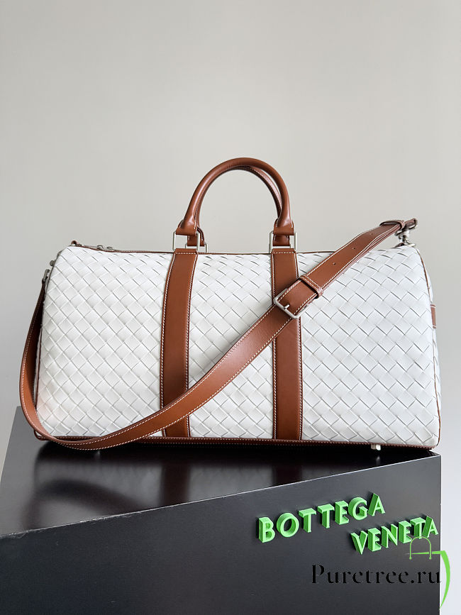 BOTTEGA VENETA | Medium Intrecciato Duffle Bag In White - 1
