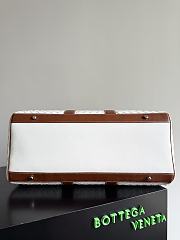 BOTTEGA VENETA | Medium Intrecciato Duffle Bag In White - 6
