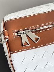 BOTTEGA VENETA | Medium Intrecciato Duffle Bag In White - 5
