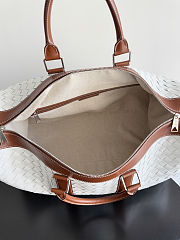 BOTTEGA VENETA | Medium Intrecciato Duffle Bag In White - 4