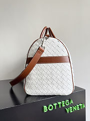 BOTTEGA VENETA | Medium Intrecciato Duffle Bag In White - 3