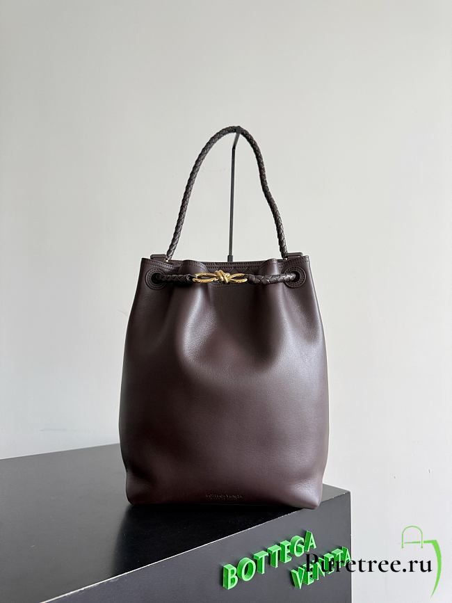 BOTTEGA VENETA | Andiamo Bucket bag in silky calf leather Fondant - 1