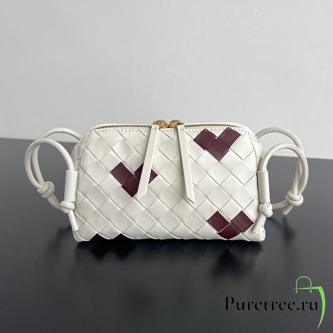 BOTTEGA VENETA | Concert Pouch Intrecciato nappa leather Chalk/dark red - 1
