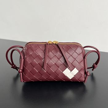 BOTTEGA VENETA | Concert Pouch Intrecciato nappa leather Heart Detail