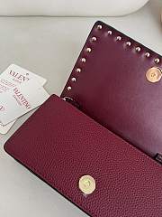 Valentino Garavani Rockstud Chain Wallet 01 - 2