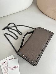 Valentino Garavani Rockstud Chain Wallet 03 - 5