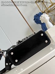 LOUIS VUITTON | Capucines East-West In Black Size 22x12x8 cm - 3