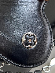 LOUIS VUITTON | Capucines East-West In Black Size 26x14x8 cm - 4