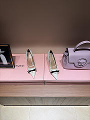 VALENTINO | Garavani VLogo Signature High Heels In White - 3