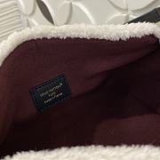 LOUIS VUITTON | Pochette Mia Fur White M26245  - 6