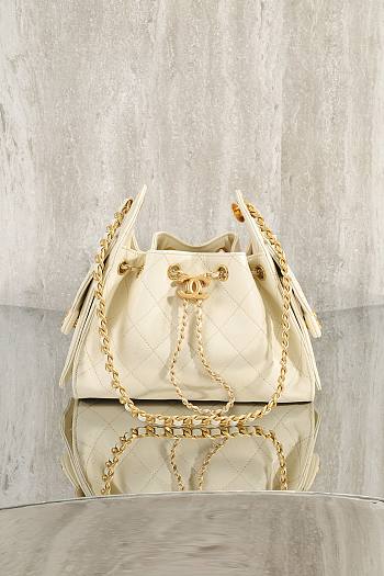 CHANEL | 25s hobo bag caviar leather in white