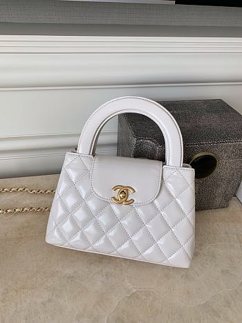 CHANEL | Small Kelly Bag in 24P Shiny Distressed White
