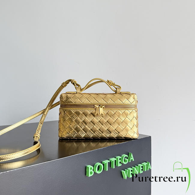 BOTTEGA VENETA | Bang Bang Vanity case in Intrecciato wood-embossed gold - 1