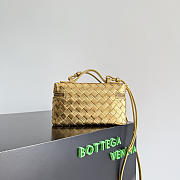 BOTTEGA VENETA | Bang Bang Vanity case in Intrecciato wood-embossed gold - 3