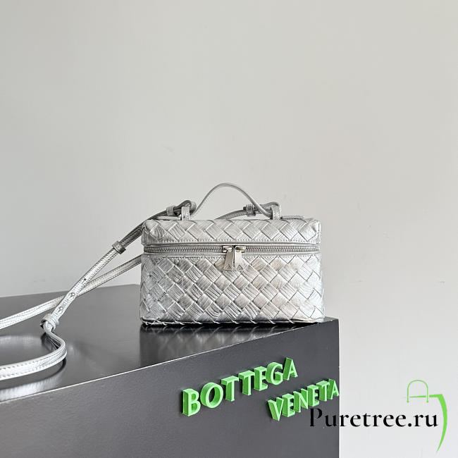 BOTTEGA VENETA | Bang Bang Vanity case in Intrecciato wood-embossed silver - 1