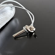 BOTTEGA VENETA | Andiamo Clutch Top handle clutch in Intrecciato laminated leather silver - 6