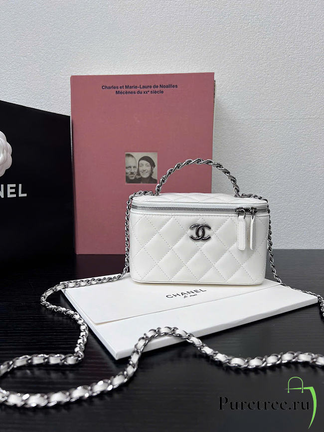 CHANEL | Long vanity with top handle in lambskin white - 1