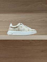 LOUIS VUITTON | Time Out Sneakers 3D pattern of Monogram Flowers 04 - 1