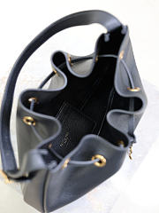 YSL | PARIS VII hobo in grained leather black - 5