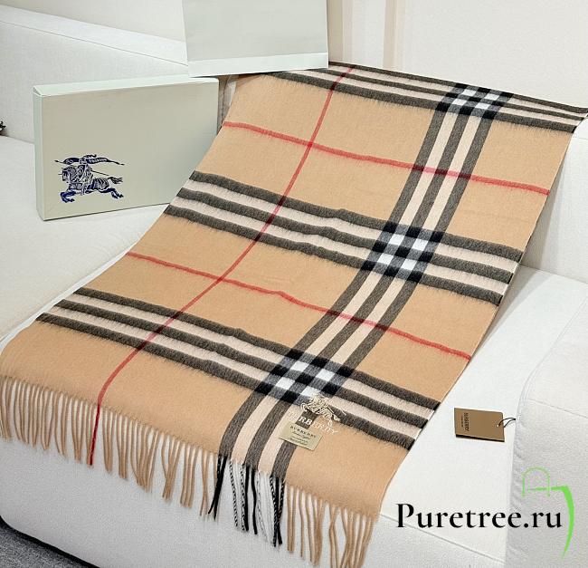 BURBERRY | Shawl features embroidered equestrian motifs 01 - 1