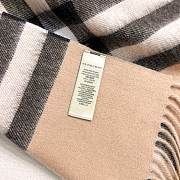 BURBERRY | Shawl features embroidered equestrian motifs 01 - 3