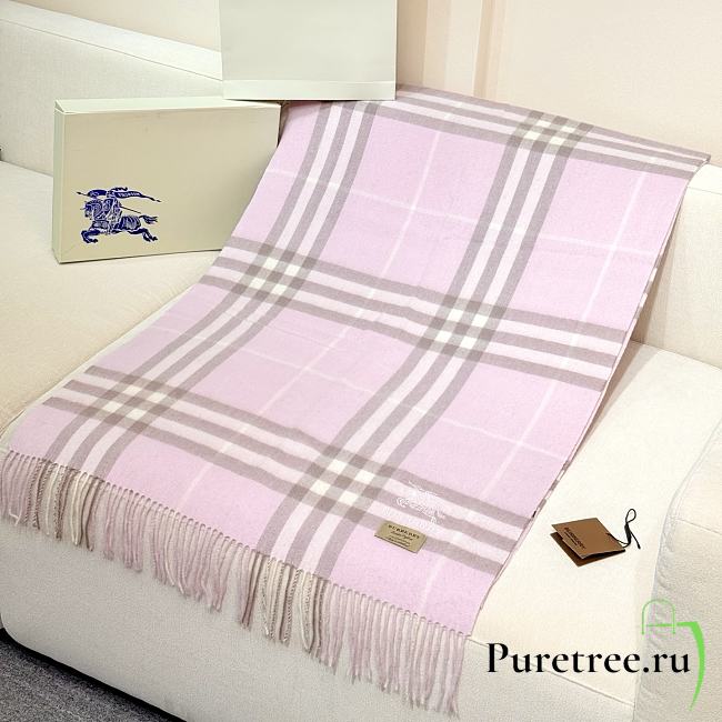 BURBERRY | Shawl features embroidered equestrian motifs 02 - 1