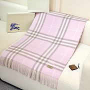 BURBERRY | Shawl features embroidered equestrian motifs 02 - 1