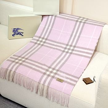 BURBERRY | Shawl features embroidered equestrian motifs 02