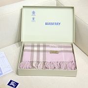 BURBERRY | Shawl features embroidered equestrian motifs 02 - 2