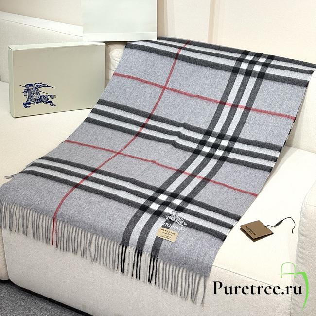 BURBERRY | Shawl features embroidered equestrian motifs 03 - 1