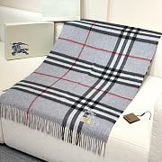 BURBERRY | Shawl features embroidered equestrian motifs 03 - 1